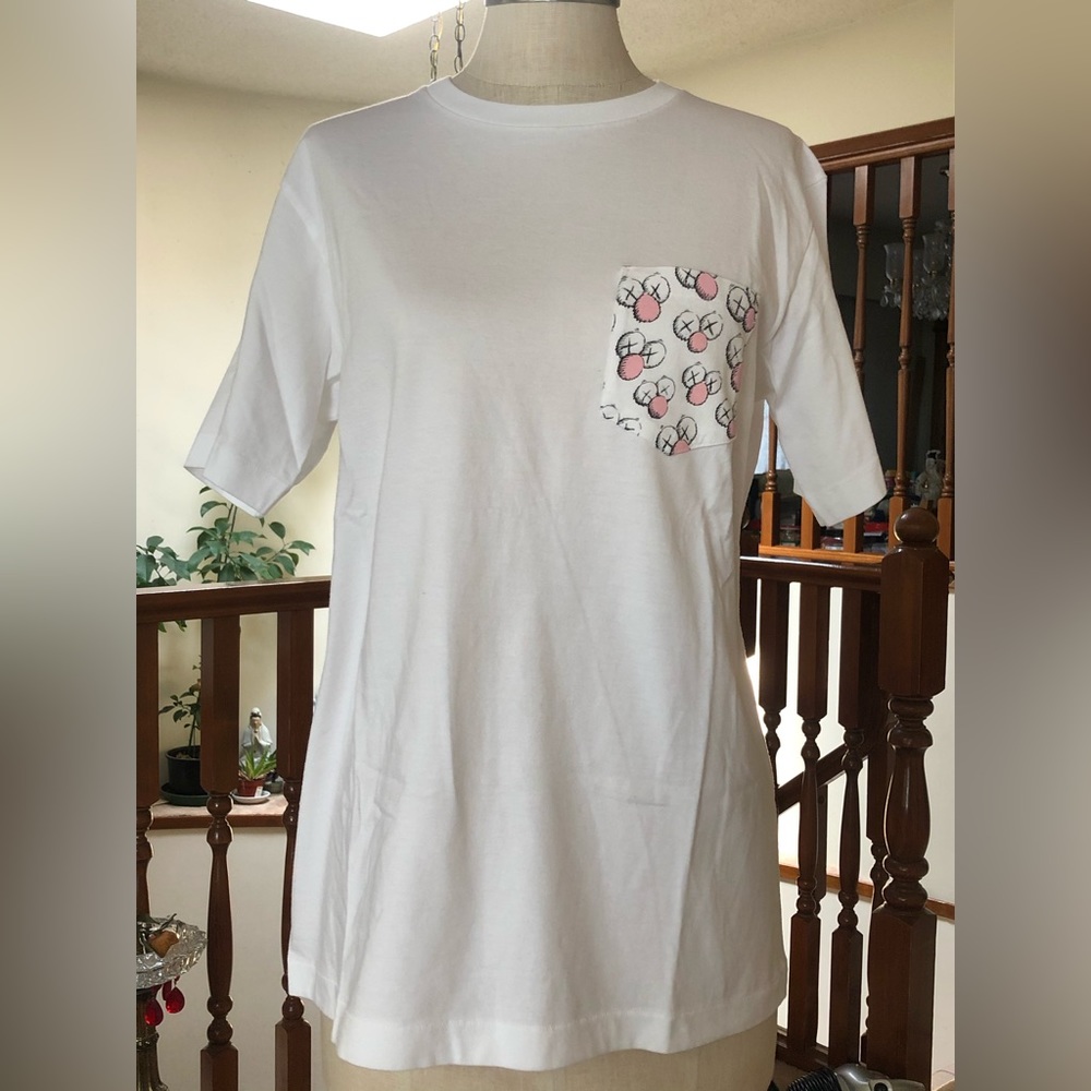 NWT KAWS x Uniqlo BFF pocket t-shirt - limited edition